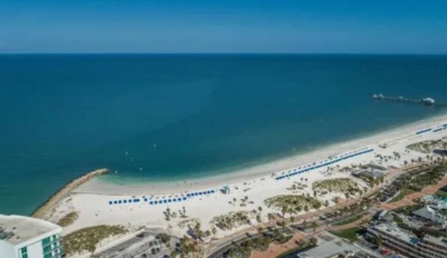 NEW LISTING! Spacious 3 bd 3ba,Clearwater Bch Condo-8 min bike ride to beach!