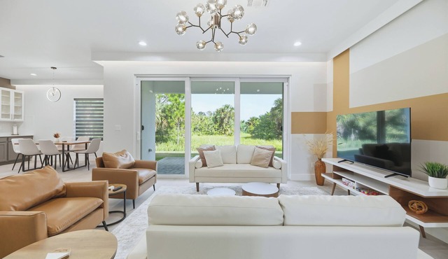 New modern 4-bedroom haven in Palm Bay