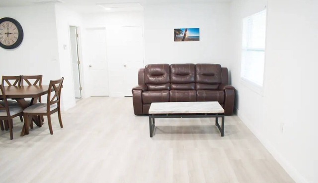 New - Modern Retreat - 3BR 2BA - Backyard - Garage