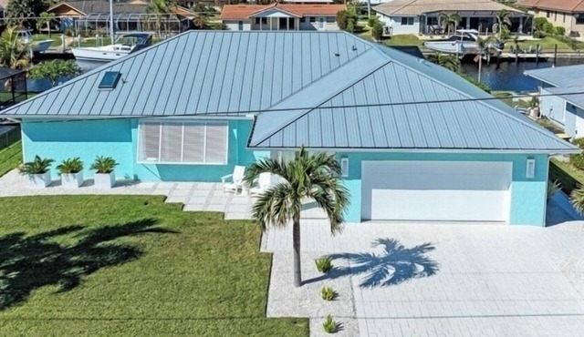 NEW! PARADISE! MODERN-WATERFRONT-LARGE HEATED POOL-5 MIN TO FISHVILLE