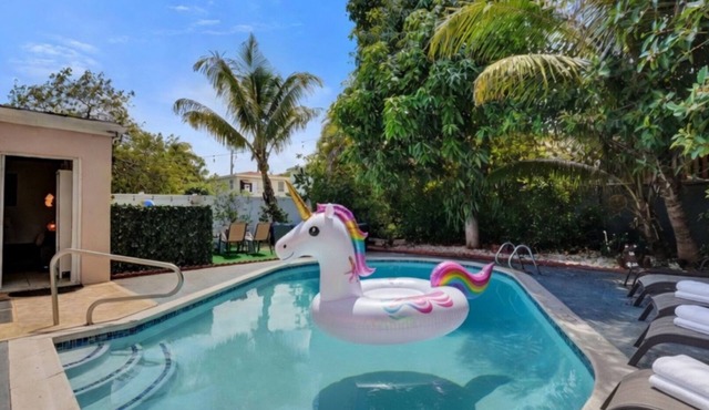 New Paradise Villa with Heated Pool and BBQ Near the Beach