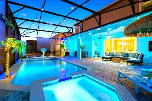 New Resort Private Pool & Spa Outdoor Theater Game Room Minutes to Disney World