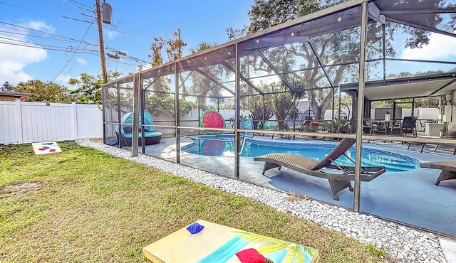 NEW - Tropical 3BR Pool Home w/Fire Pit & Putting Green minutes to Gulf Beaches