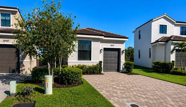 Newer 3 bedroom Fully Furnished Single Family Home in Golf Community for Rental
