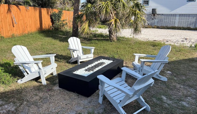 Newly Renovated Cottage - Steps away from beach