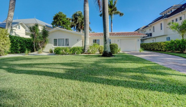 Newly renovated 2br/2ba waterfront home. Royal Harbor. Pet friendly.