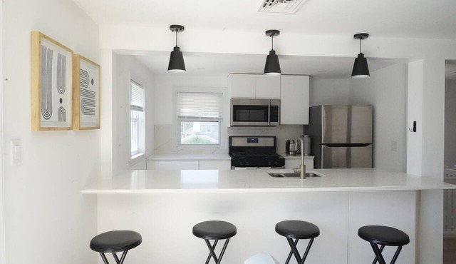 Newly renovated home, 3 blocks from the beach!