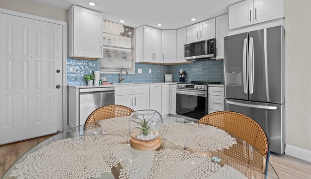 Newly Renovated Studio at Beach & Tennis 1401