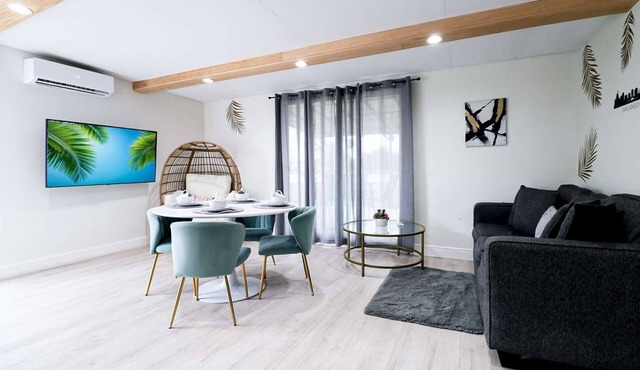 *NrDisney&Universal*NewlyRenovated*LakeFront*APT