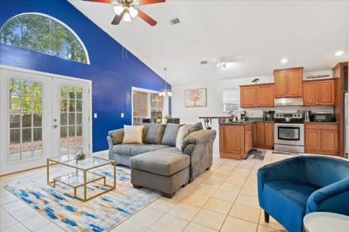 Number 1 Executive Rental - 75"TV King Bed & Large Yard