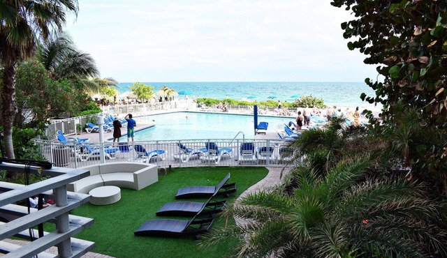 Ocean Manor Beachfront Resort – 2BR w/Master En-Suite