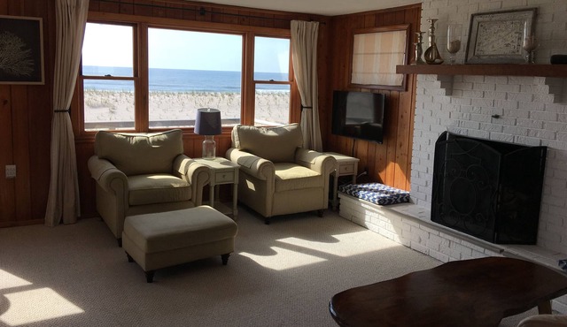 Oceanfront, Amazing views, Clean, Updated, Cozy and Great Location