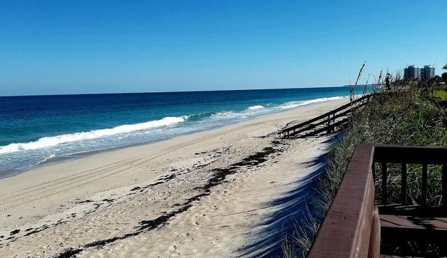 Oceanfront and Ocean view paradise! Two-bedroom/two-bath vacation retreat.