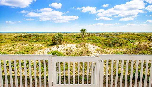 Oceanfront Corner Condo , 3 Pools , Pickleball , Tennis, Harbor Island Paradise