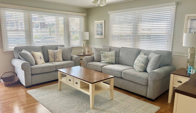 OCEANSIDE DUPLEX, ALWAYS 100% BOOKED. 1st Floor in Beach Haven Gardens