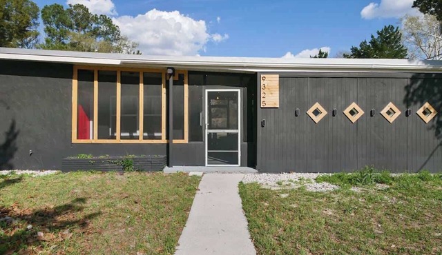 One Acre Peaceful Property | King Bed, Game Room | in Gainesville