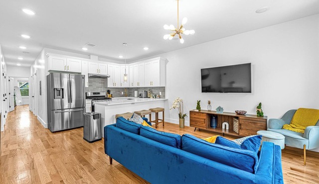 Open Concept 3Bed-2.5 Bath 15 Min to FIFA 25 Min NYC