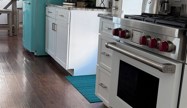 OPEN FLOOR PLAN - One Block to Ocean, One Block to Bay