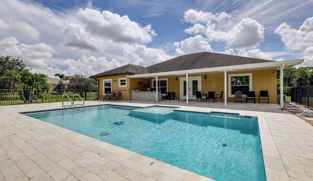 Outdoor Kitchen & Patio: Loxahatchee Oasis!