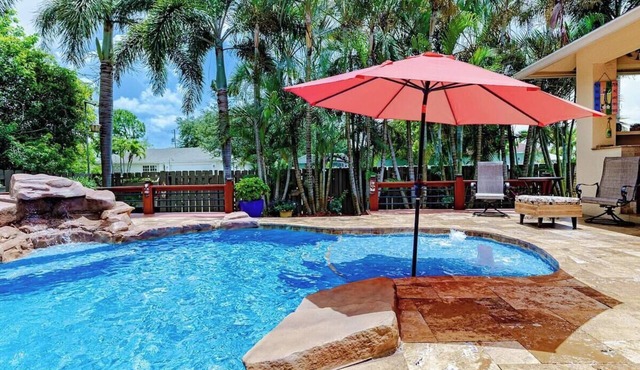 Palm Paradise - 5 BR Family Pool Retreat