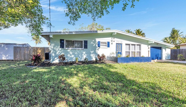 Palmetto Boat House - Adorable 2-bedroom house with AC in Fort Myers