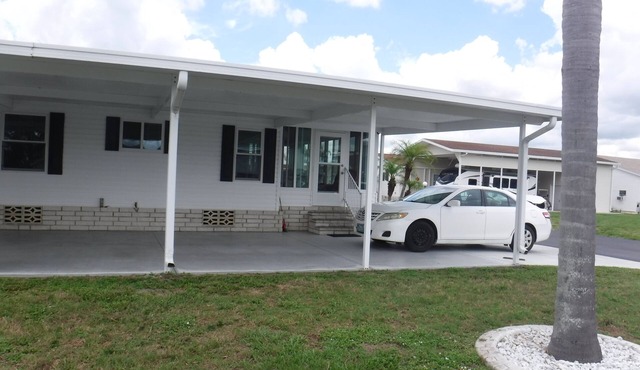 Par Fairway Escape.... Escape into the 55+ Golf community of Lily Lake.