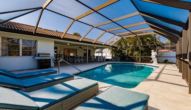 Paradise in the Sun! Updated 3BR home w/Pool & Grill - Family Friendly!