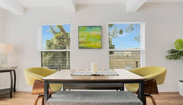 Park It At the Butterfield Garage, Historic Pre-Prohibition Style Apt in the Heart of Downtown