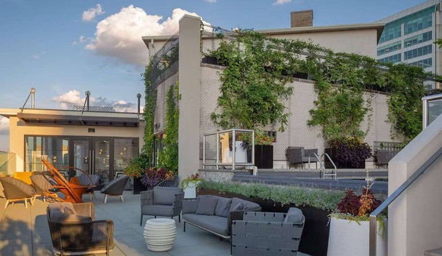 Parkway City Stay | Skydeck, Pool + Full Kitchen