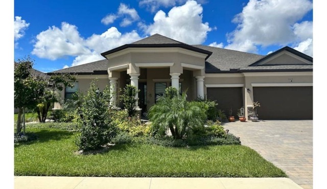 peaceful, elegant 4/3 bedroom, bathroom home.