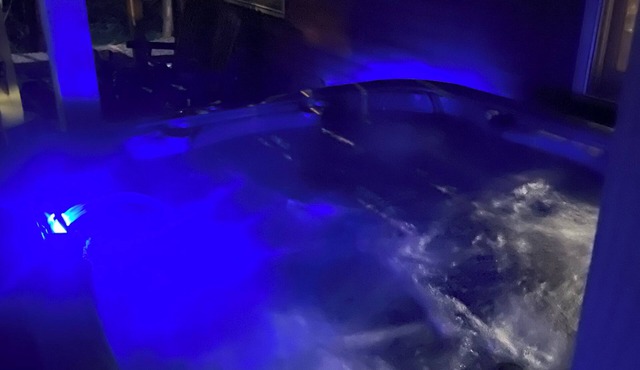 Peaceful Pocono Home Hot Tub minutes away from Kalahari, Camelback, Mt Airy