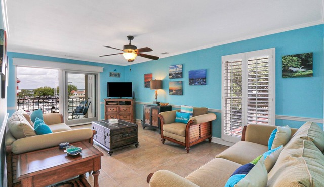 Penthouse 3 bed villa overlooking the World famous Harbour Town Yacht Basin