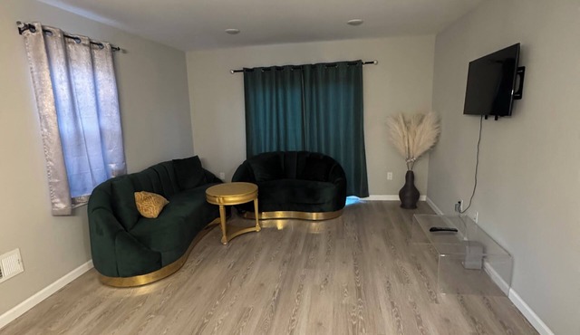 Perfect 4-bedroom house with AC in peaceful Newark