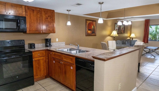 Perfect Choice For Your Family Vacation! Fully Kitchen, Pool, Free Parking