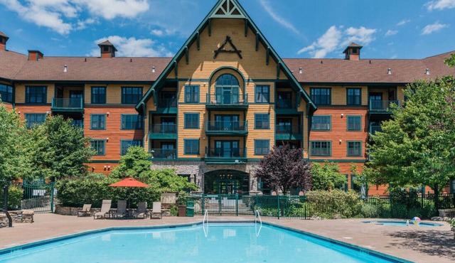 PERFECT RETREAT! Upgraded 1 bd condo; ski/hike/heated pool/hot tub, wineries!