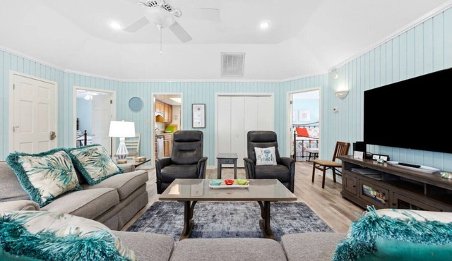 Pet-friendly Golf/Tournament/Retreat Spot next to Beach w/Pools in Myrtle Beach