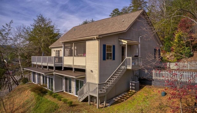 Pet Friendly, Hot Tub, Resort Amenities, Game Room - Off The Clock