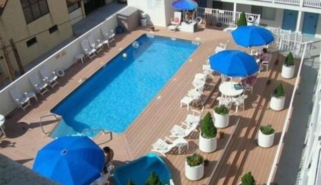 POOL/1 BLOCK FROM BEACH/Internet, Central Air, Elevator, Well Equipped kitchen