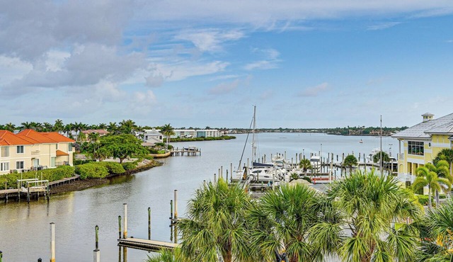 Pool Access: Relaxing Naples Bay Extended Stay!