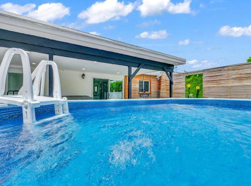 Pool & Canal-View Townhouse | Miami Oasis + BBQ