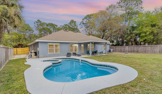 POOL & HOT TUB! Pet Friendly, King Beds, Melbourne Beach!