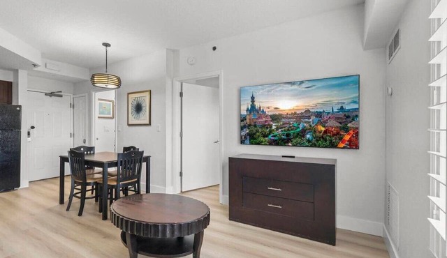 Pool View Suite Near Universal for 6