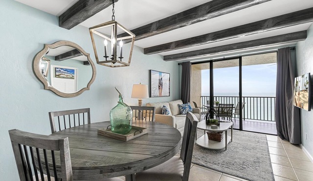 Pristine Cozy Beachfront Penthouse Condo SW1702: Full Reno