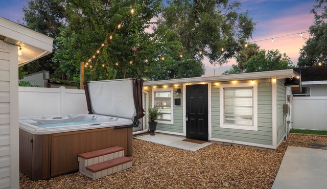 Private 1BR Apartment behind New Build Bungalow in Tampa Heights!