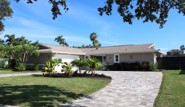 Private beach house, private dock & spa Clearwater Beach intercoastal waterway
