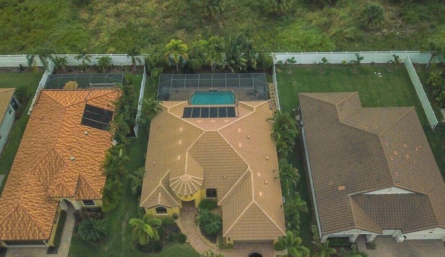 Private Pool. Near Beach, Florida Fabulous