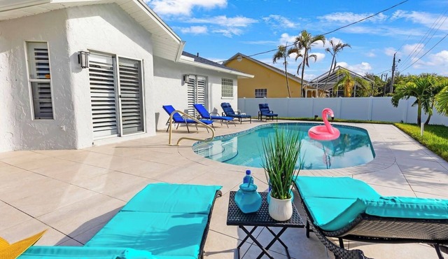 Private Pool｜Near Beach｜Fenced Yard｜Outdoor Living