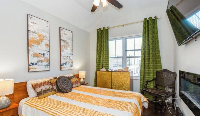 Private Room &Bathroom, Quaint Beach Town, Free local beaches, Ferry to NYC