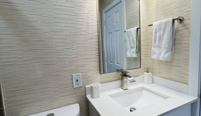 Private Tropical Oasis 10 minutes from Hard Rock Stadium