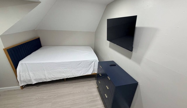 Quaint 1-bedroom apartment with AC in New Rochelle